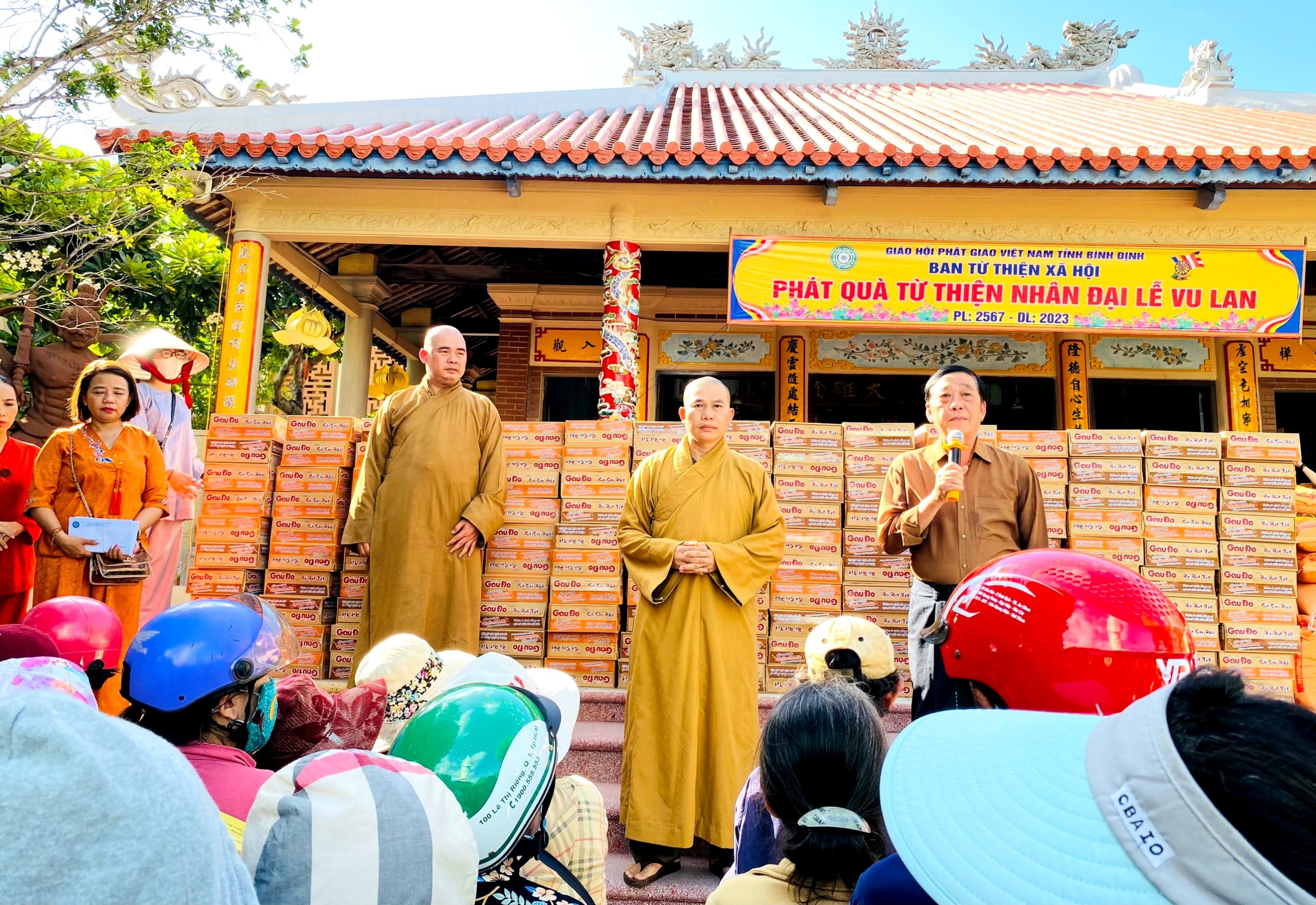 Ban Từ thiện xã hội Phật giáo tỉnh phát quà trong mùa Vu lan PL. 2567 – 2023.
